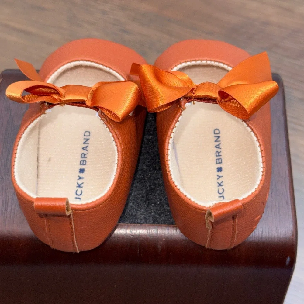 ⁠NWT Lucky Brand Baby Girl Crib Shoes Size 2 (3-6M) Cognac Bow Mary Jane NIB⁠